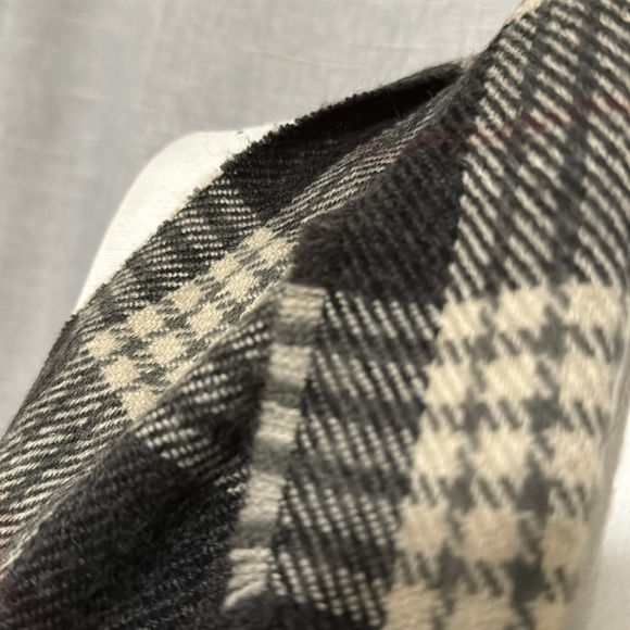 Scarf-Gray Tones Plaid-8x67-EUC-Acrylic - Picture 9 of 14